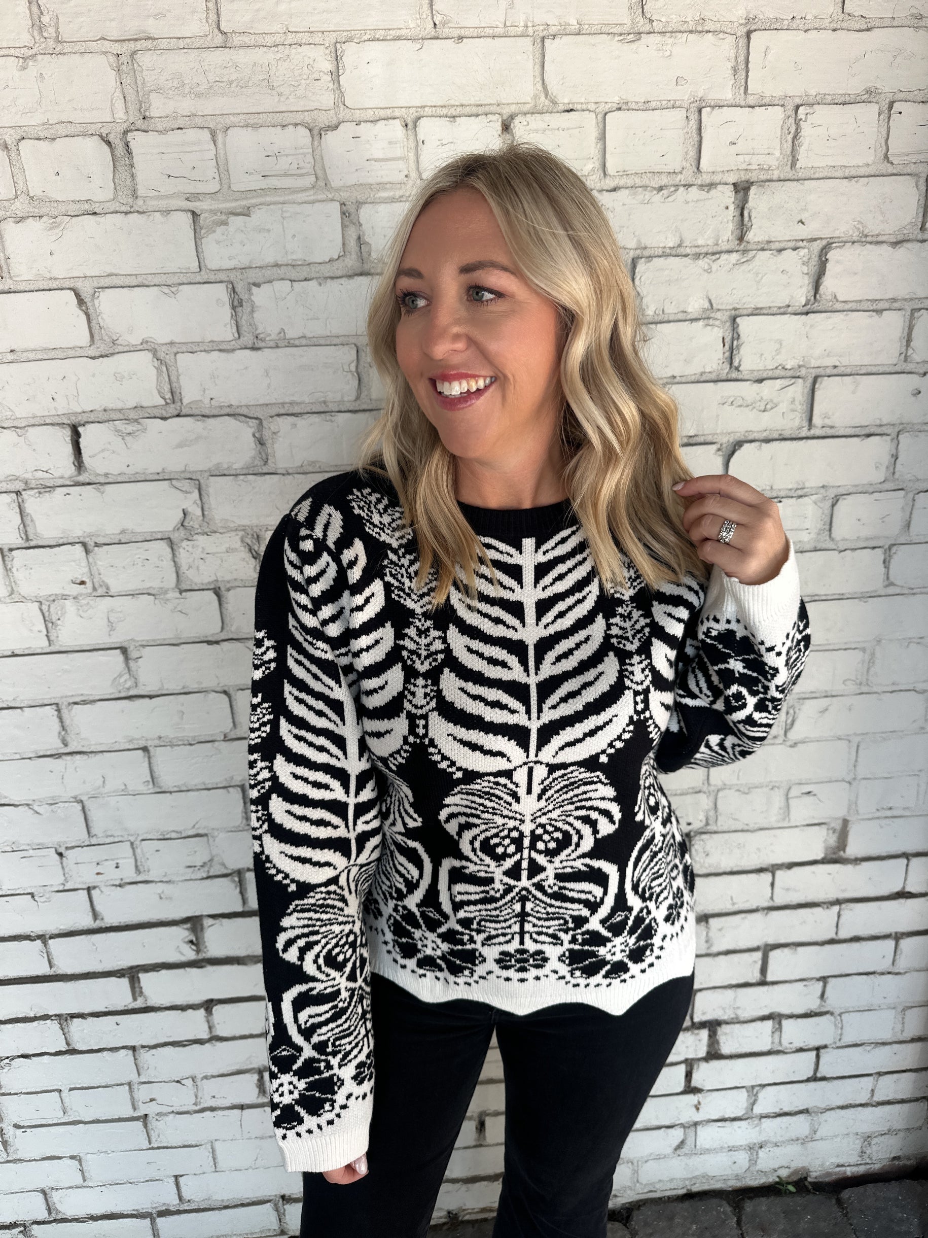 Creative Printed Sweater with Scalloped Hem