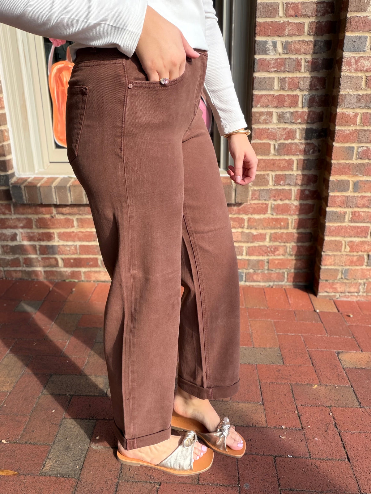 Lucy Mid Rise Relax Fit Brown Barrel Jeans