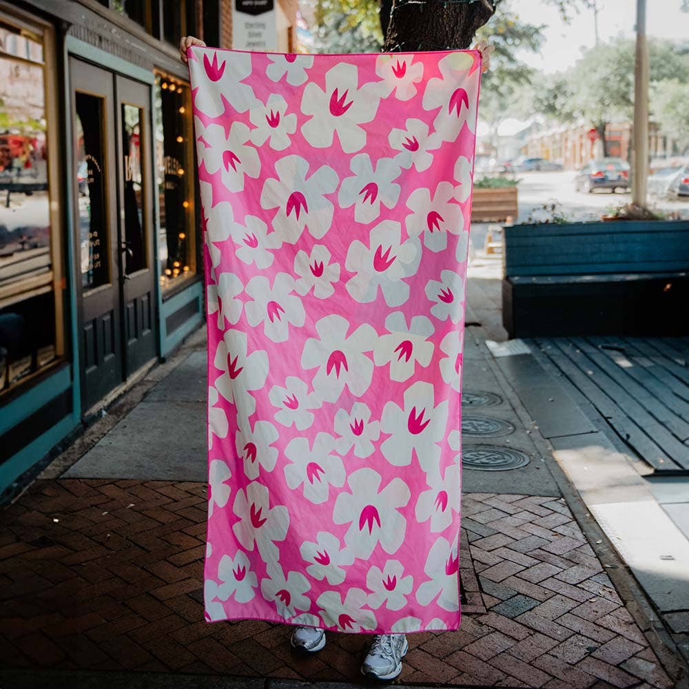 Abstract Flowers Micro Fiber Quick Dry Towels: Abstract Floral