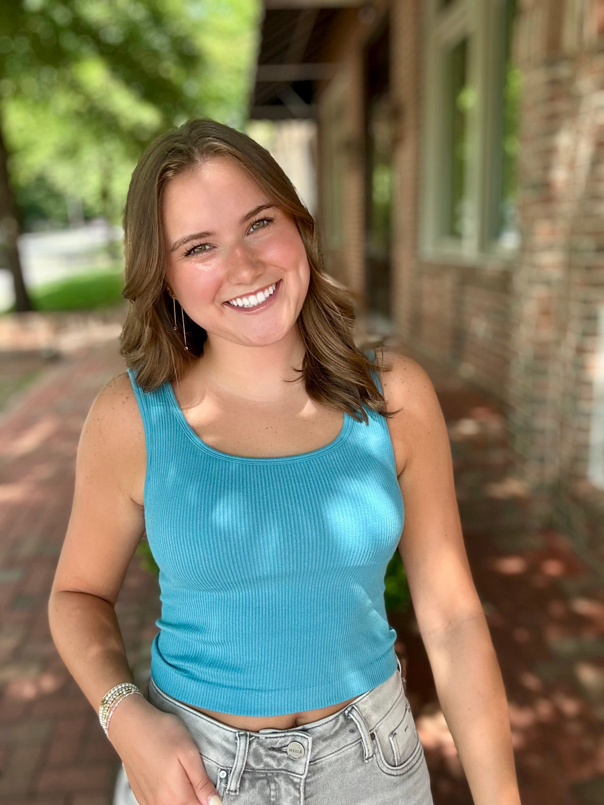 Comfort in Paradise Seamless Scoop Neck Sleeveless Top in Blue Oasis