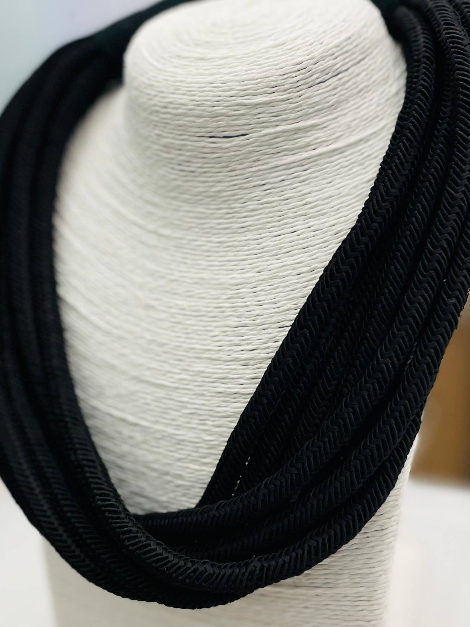 Slub 8-Strand Necklace (black)