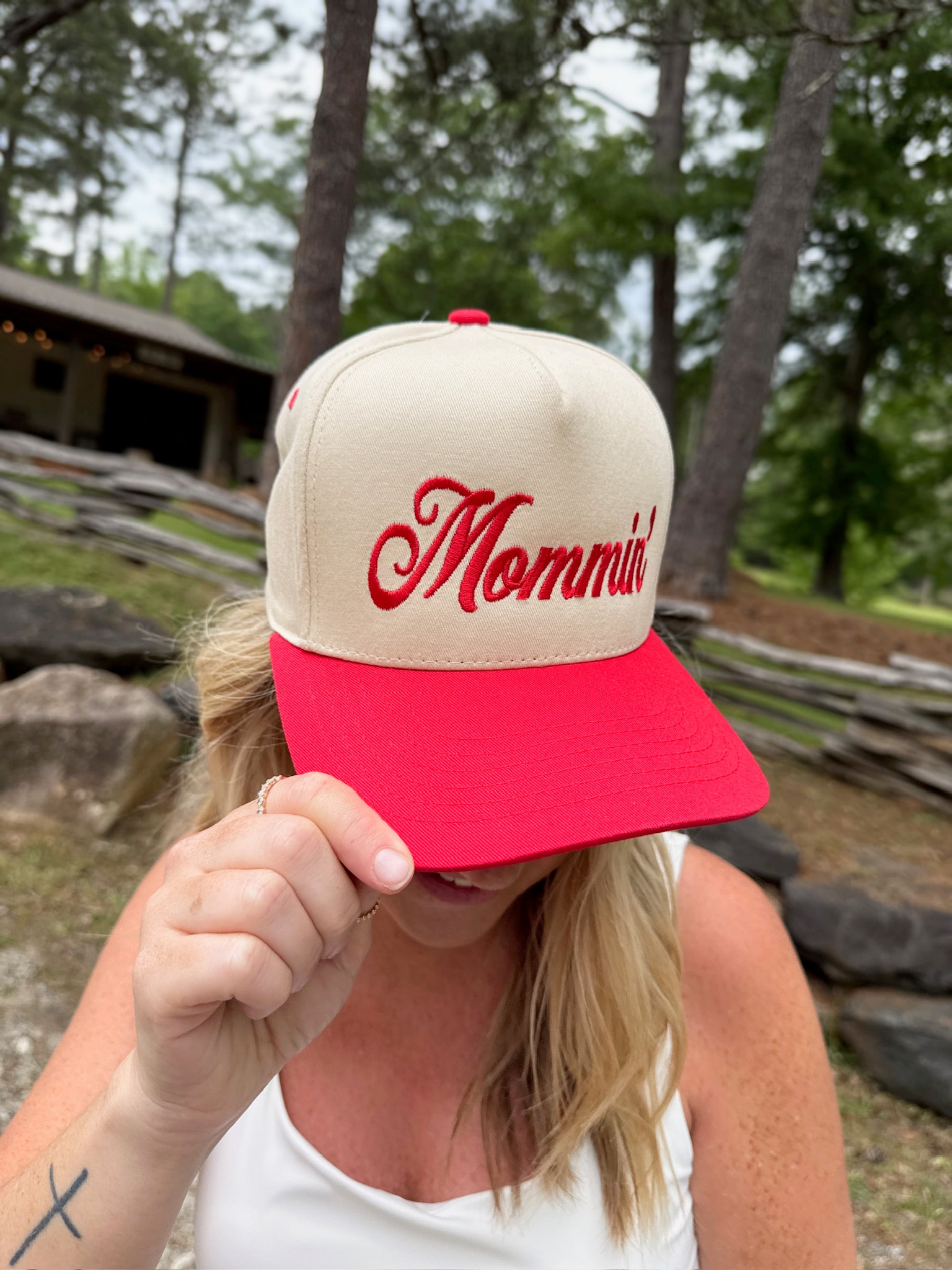 Mommin’ Embroidered Hat in Red