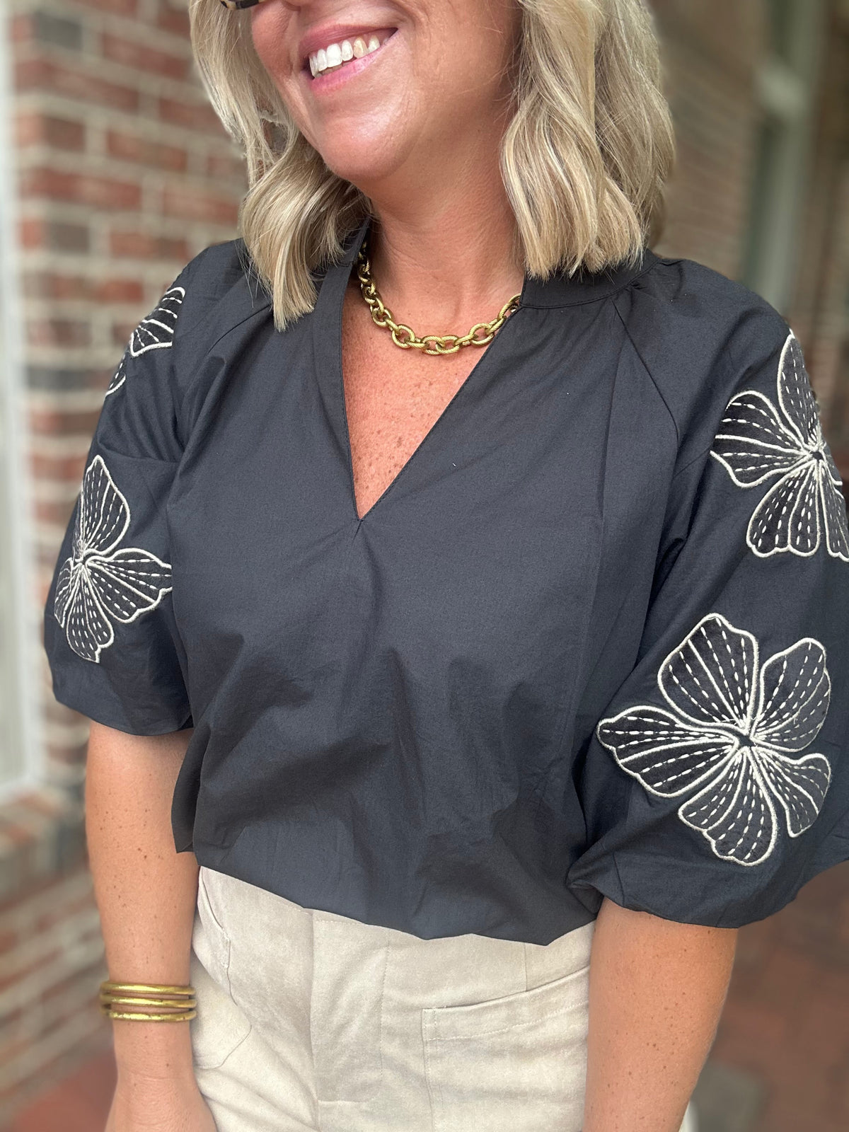Vivian Detailed Puff Sleeve V-Neck Top