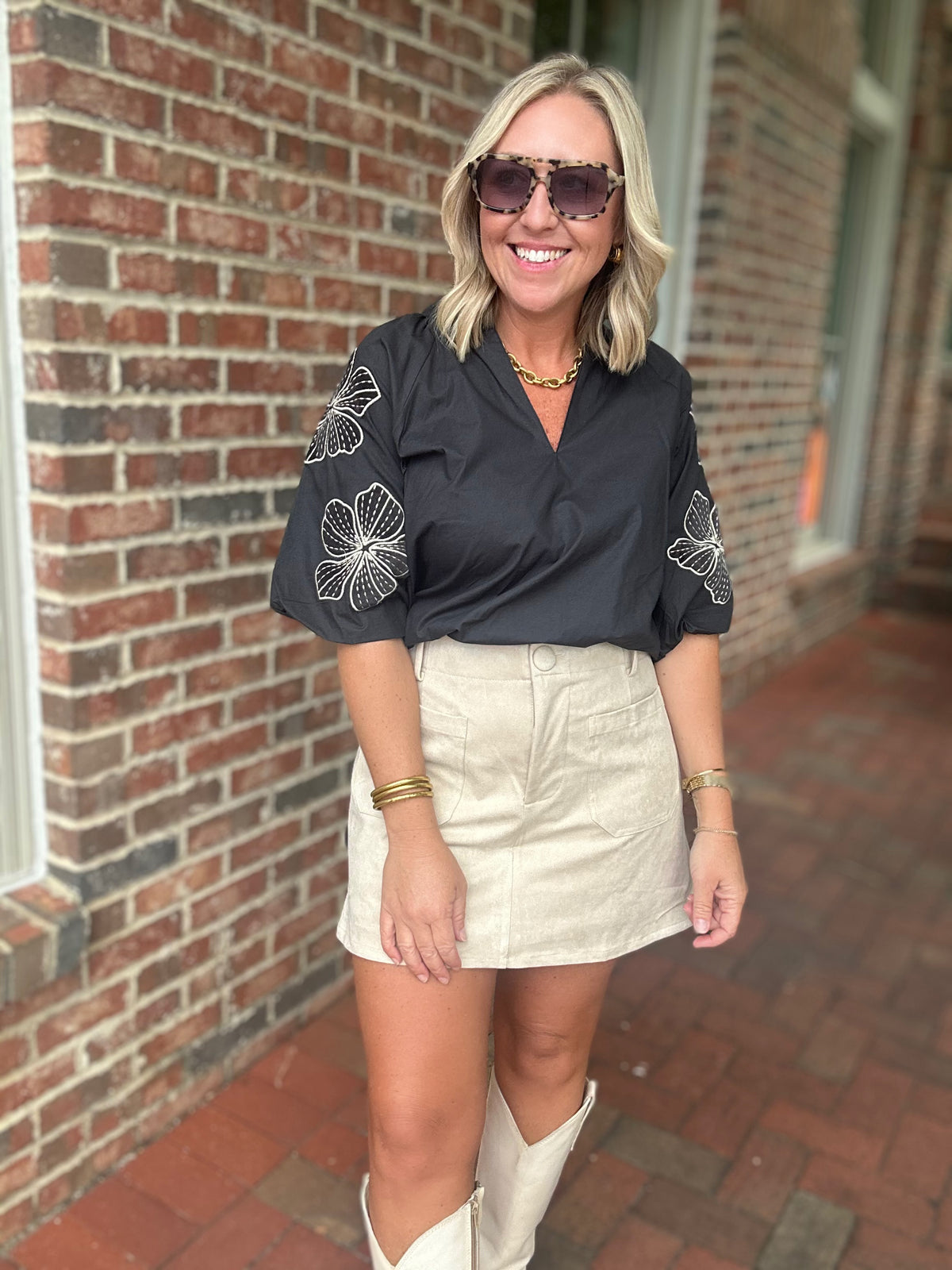 Vivian Detailed Puff Sleeve V-Neck Top